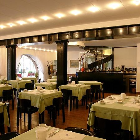 Hotel Piroscafo Desenzano del Garda Dış mekan fotoğraf
