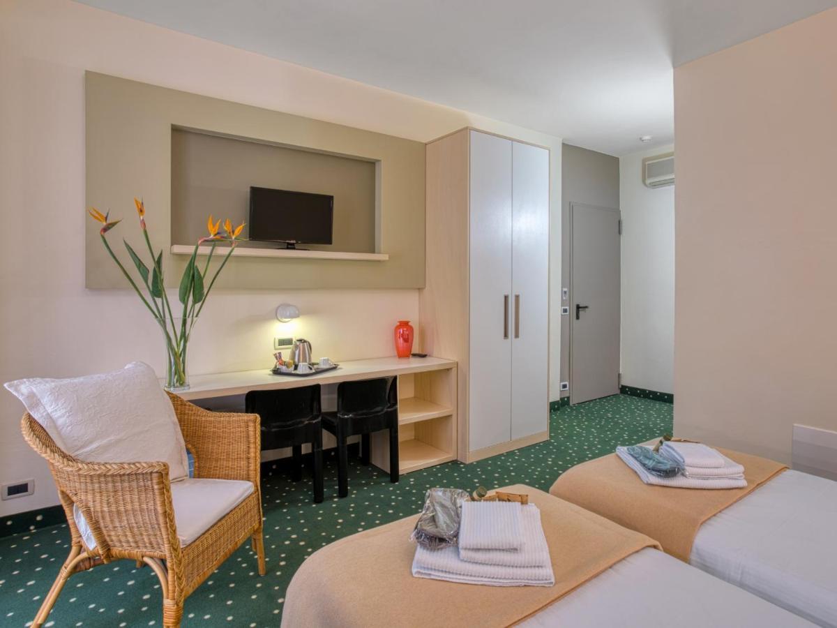 Hotel Piroscafo Desenzano del Garda Dış mekan fotoğraf