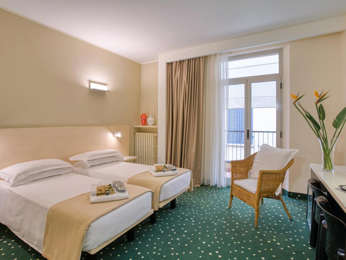 Hotel Piroscafo Desenzano del Garda Dış mekan fotoğraf