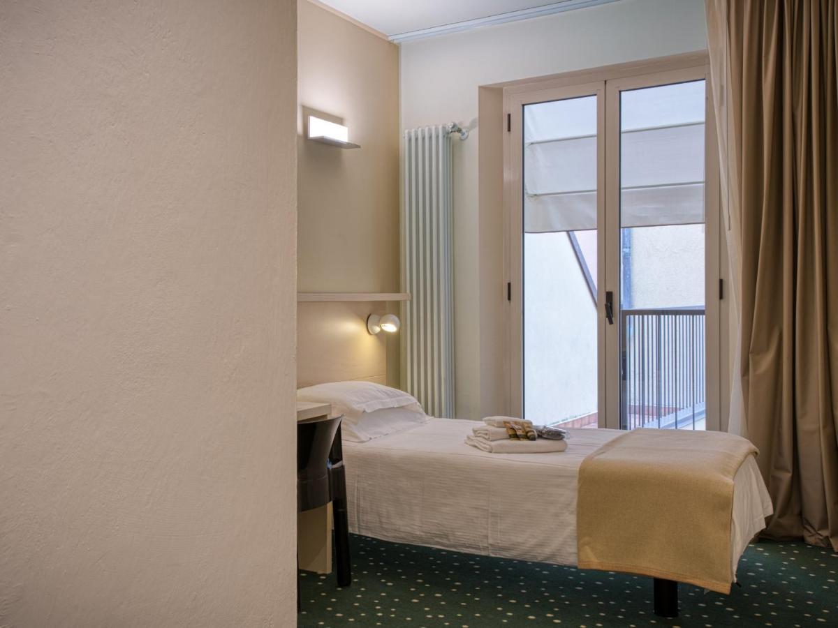 Hotel Piroscafo Desenzano del Garda Dış mekan fotoğraf