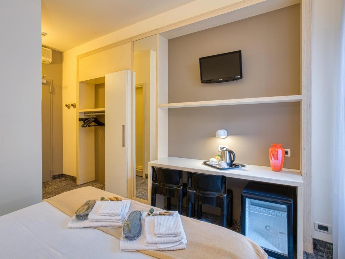 Hotel Piroscafo Desenzano del Garda Dış mekan fotoğraf