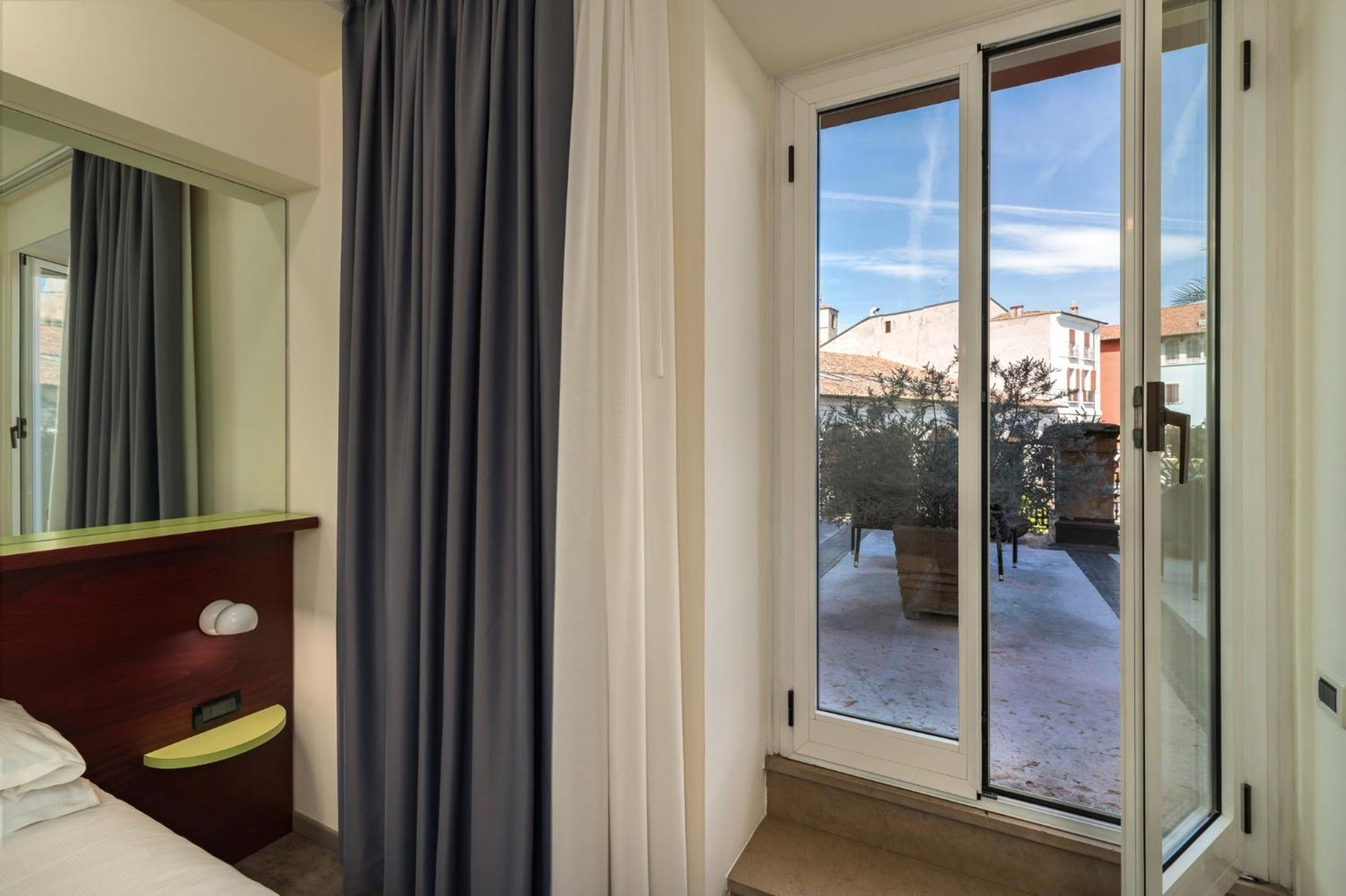 Hotel Piroscafo Desenzano del Garda Dış mekan fotoğraf
